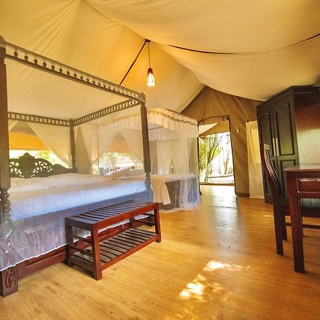 Отель Lorian Safari Camp Limited Narok Экстерьер фото